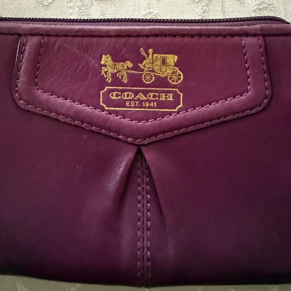 RARE COACH Burgundy Leather Wristlet w/ hang tag Excellent Condition,Used once. - Picture 1 of 4
